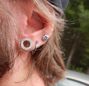 Gemmed Halo Internally Threaded Eyelets Customer Photo
